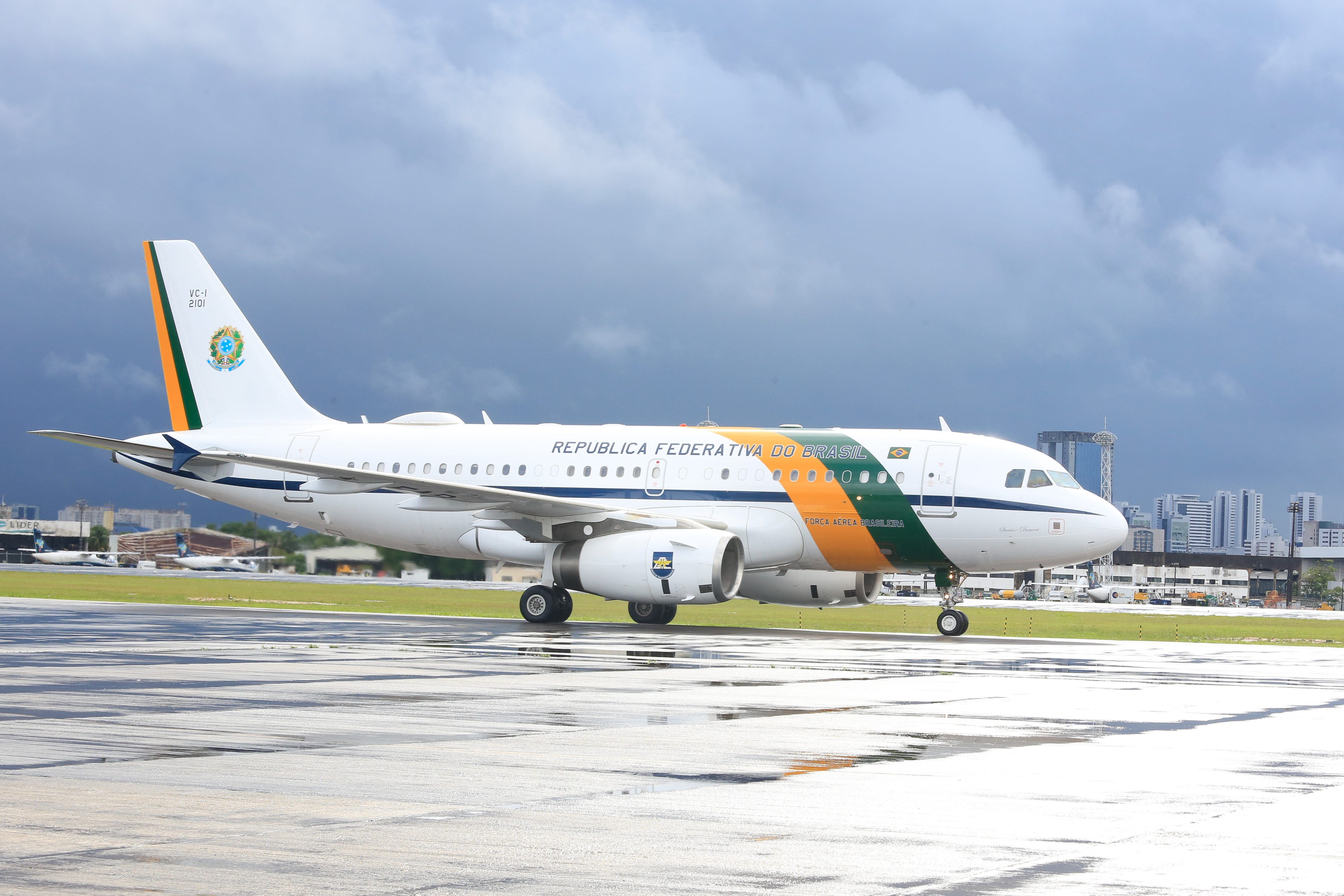 O que está acontecendo com os aviões da FAB?