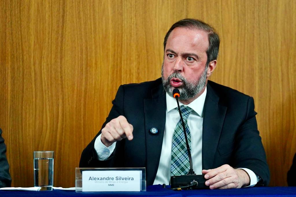 Silveira reafirma a deputados apoio à retomada das obras de Angra 3