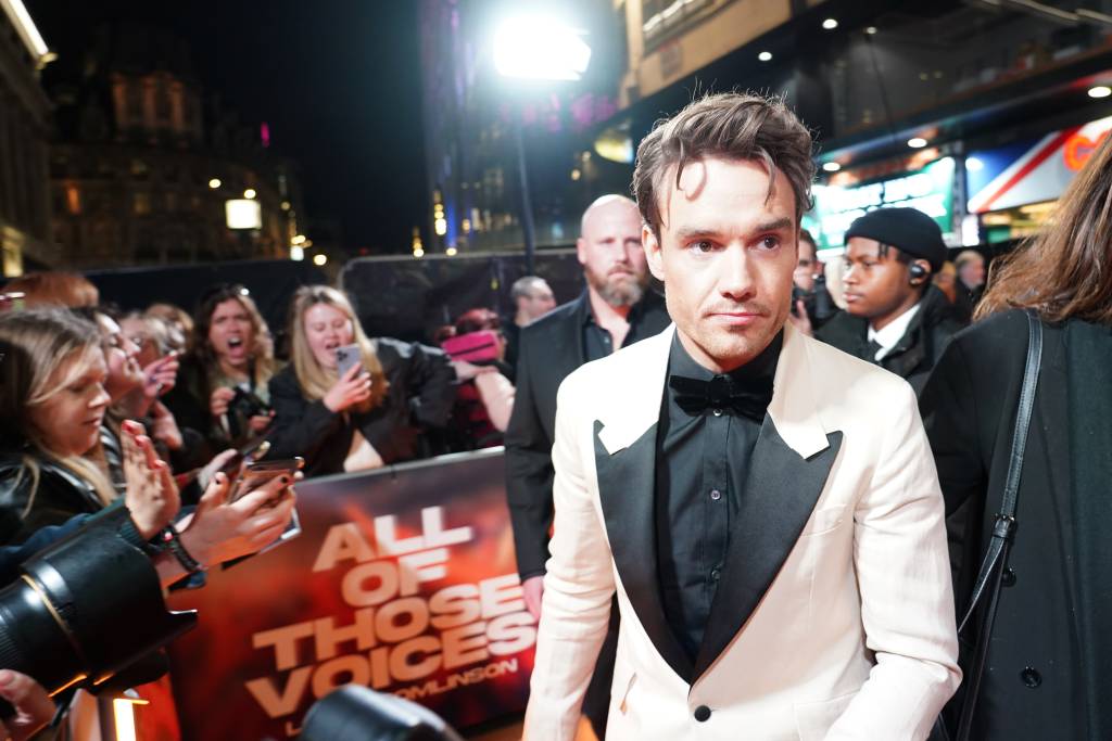 Após escala no Brasil, corpo de Liam Payne é levado para Londres