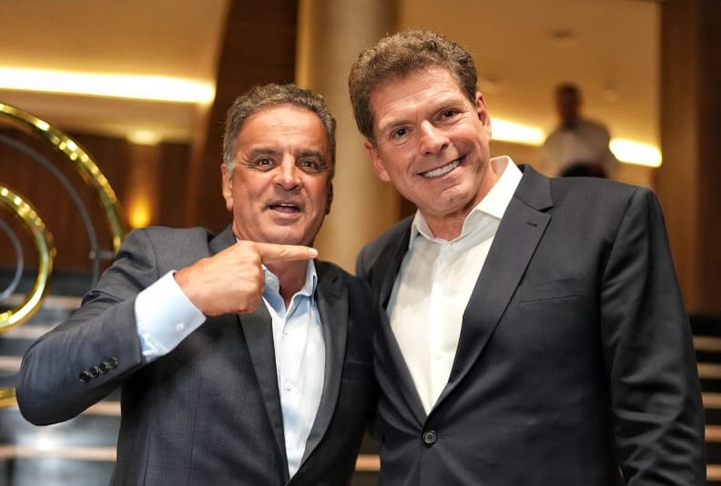 O que fez Aécio Neves voltar a circular na noite carioca