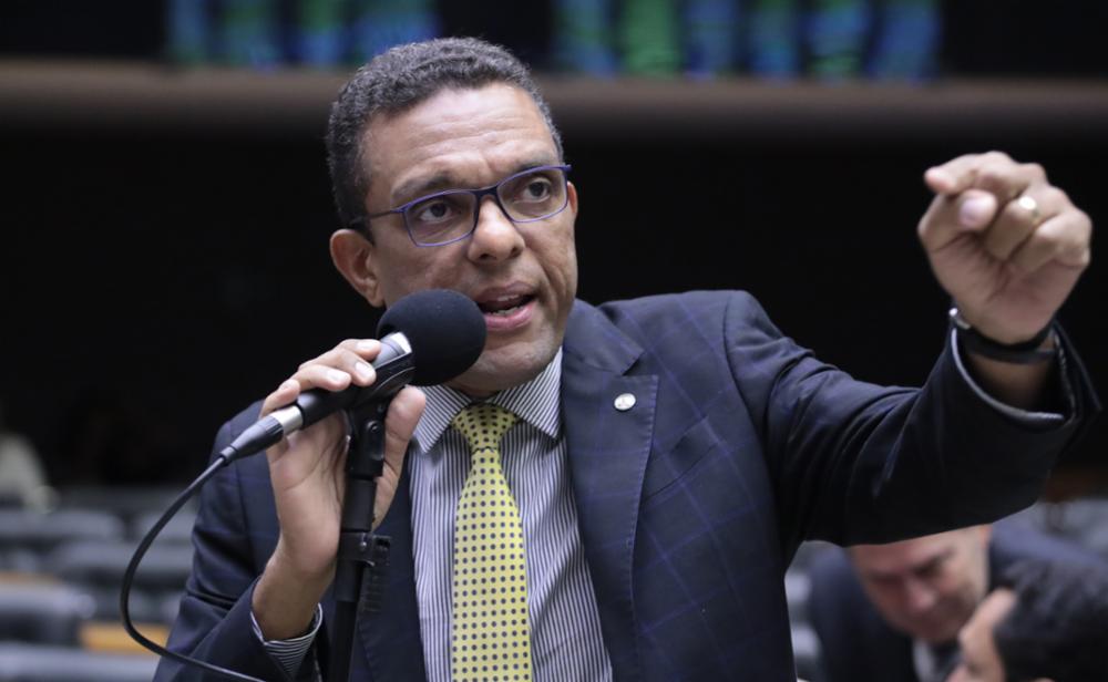 Filiado ao MDB, Otoni de Paula anuncia pré-candidatura ao Senado pelo PRTB em 2026