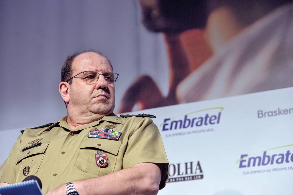 Lula nomeia general de quatro estrelas para o Superior Tribunal Militar