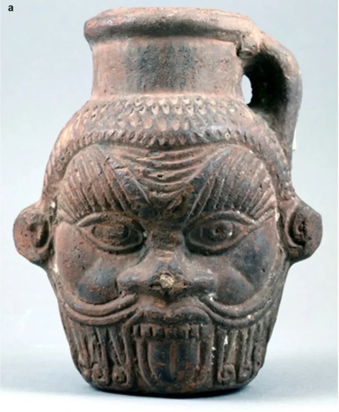 As drogas psicodélicas reveladas em caneca egípcia de 2.000 anos