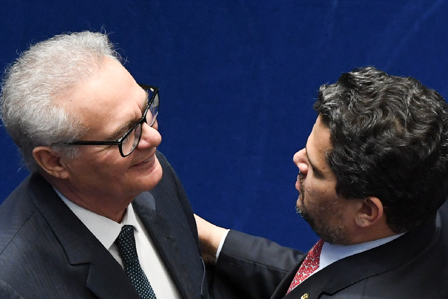 “Pacote da democracia”: a condição de Calheiros para apoiar Alcolumbre