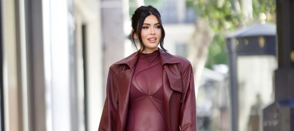 Grávida, Megan Fox elege look em que se sente mais confortável