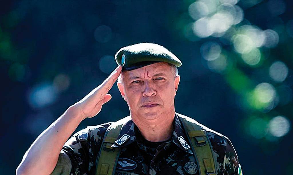 Ex-comandante do Exército foge de polêmicas e nega ter se recusado a prender vândalos no 8/1