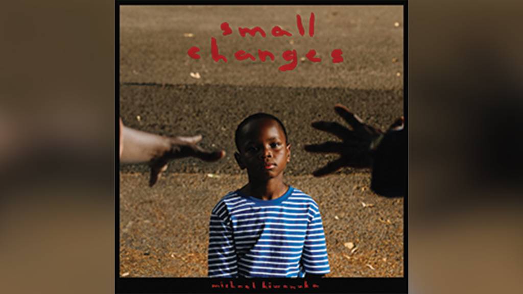 Michael Kiwanuka entrega melodias contidas e inspiradas em ‘Small Changes’