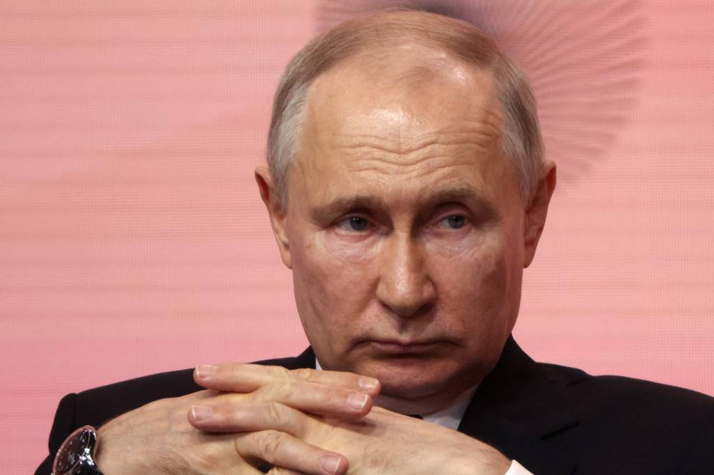 Putin diz que Rússia está pronta para ‘duelo’ de mísseis com os EUA
