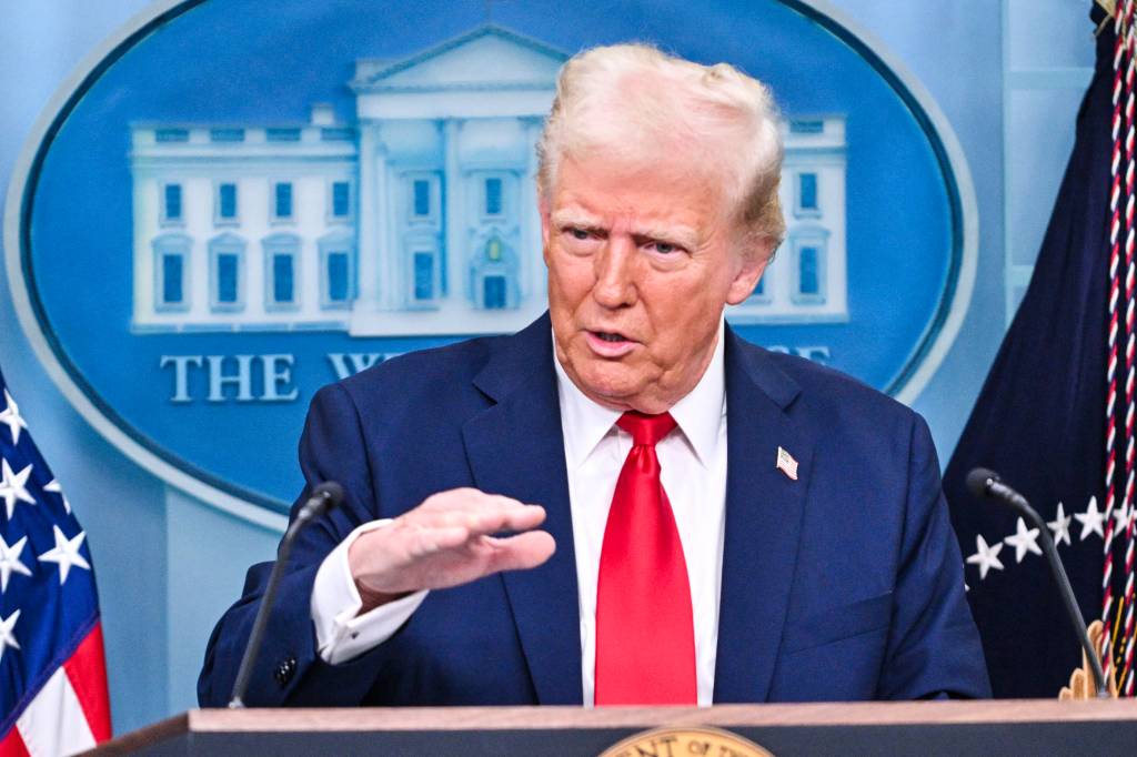 Trump associa governo Biden a acidente aéreo nos EUA e prega cartilha antiwoke