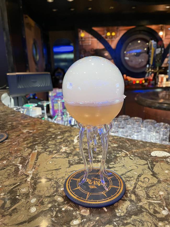 Inspiração em uma água-viva: esse é um dos drinks servidos no Periscope Pub