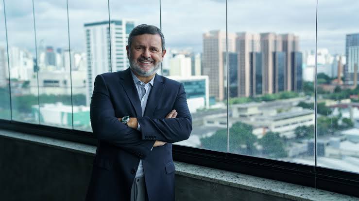 Reagir e não esperar: o lema de empresário que levou a Simpress ao bilhão