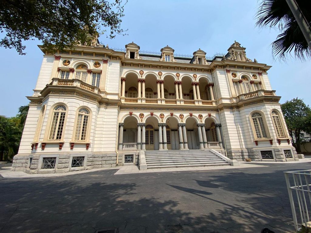 Palácio Campos Elíseos, em SP, vai receber mobiliário histórico restaurado