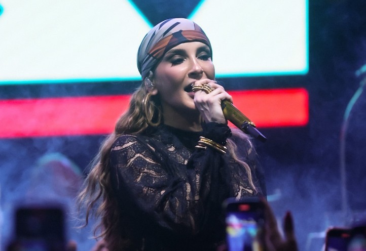 Claudia Leitte durante show na Bahia