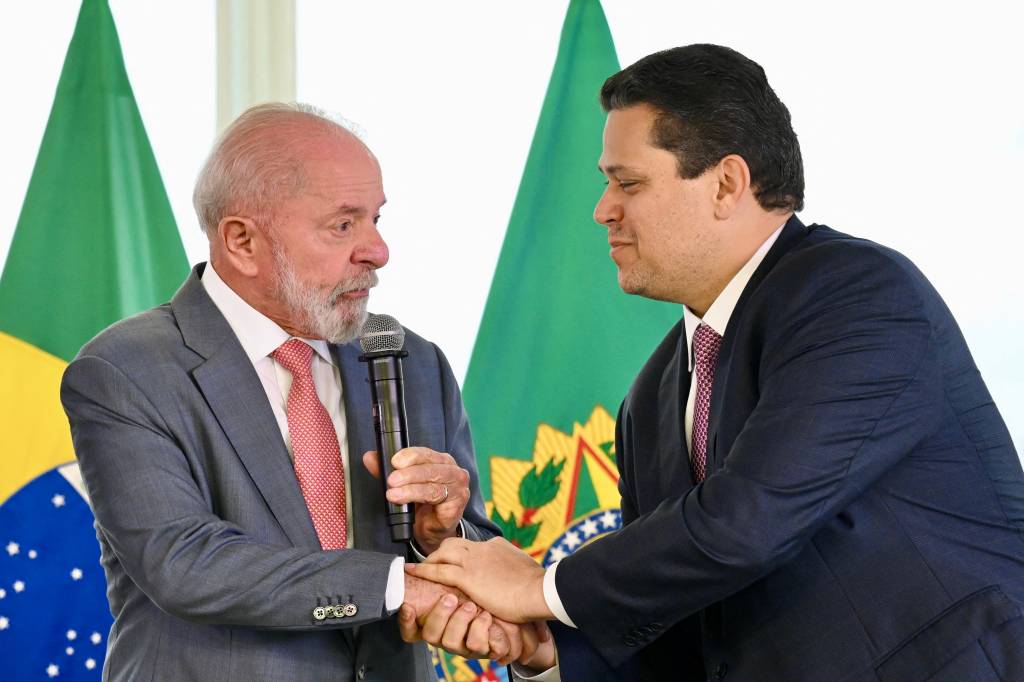 A exigência de Alcolumbre para a liderança do União na Câmara