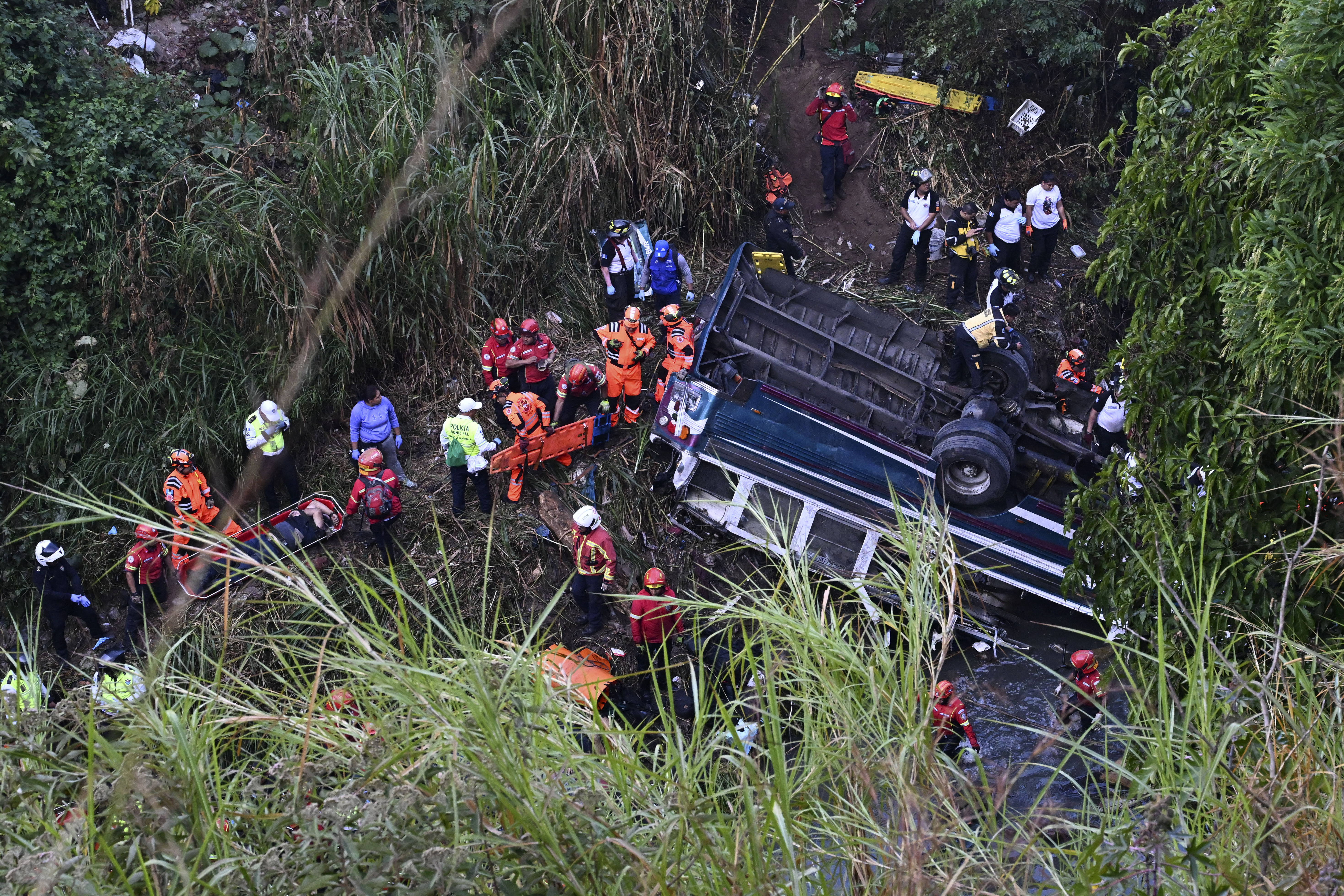 Acidente de ônibus na Guatemala deixa ao menos 51 mortos; veja vídeo