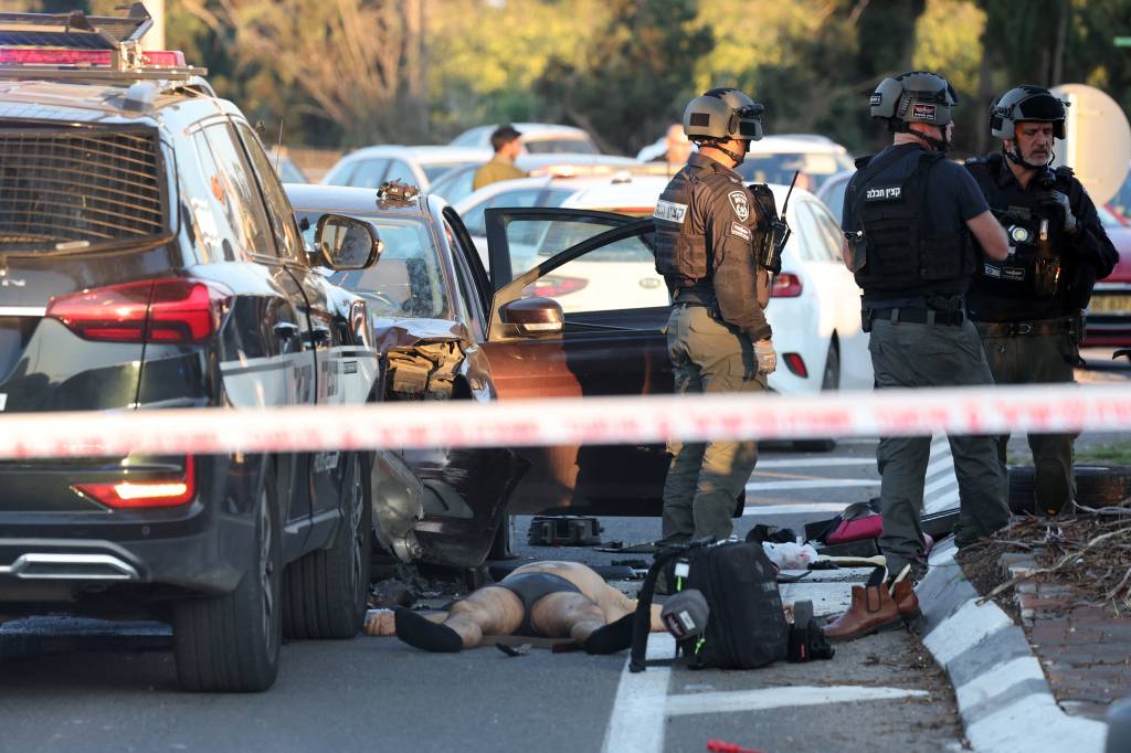 Carro atropela 10 pedestres em Israel em ataque investigado como ‘terrorista’