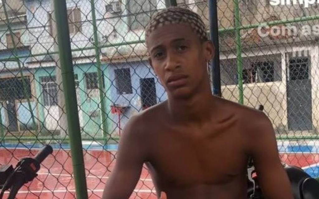 Adolescente é alvejado em Bangu ao sair para comprar refrigerante