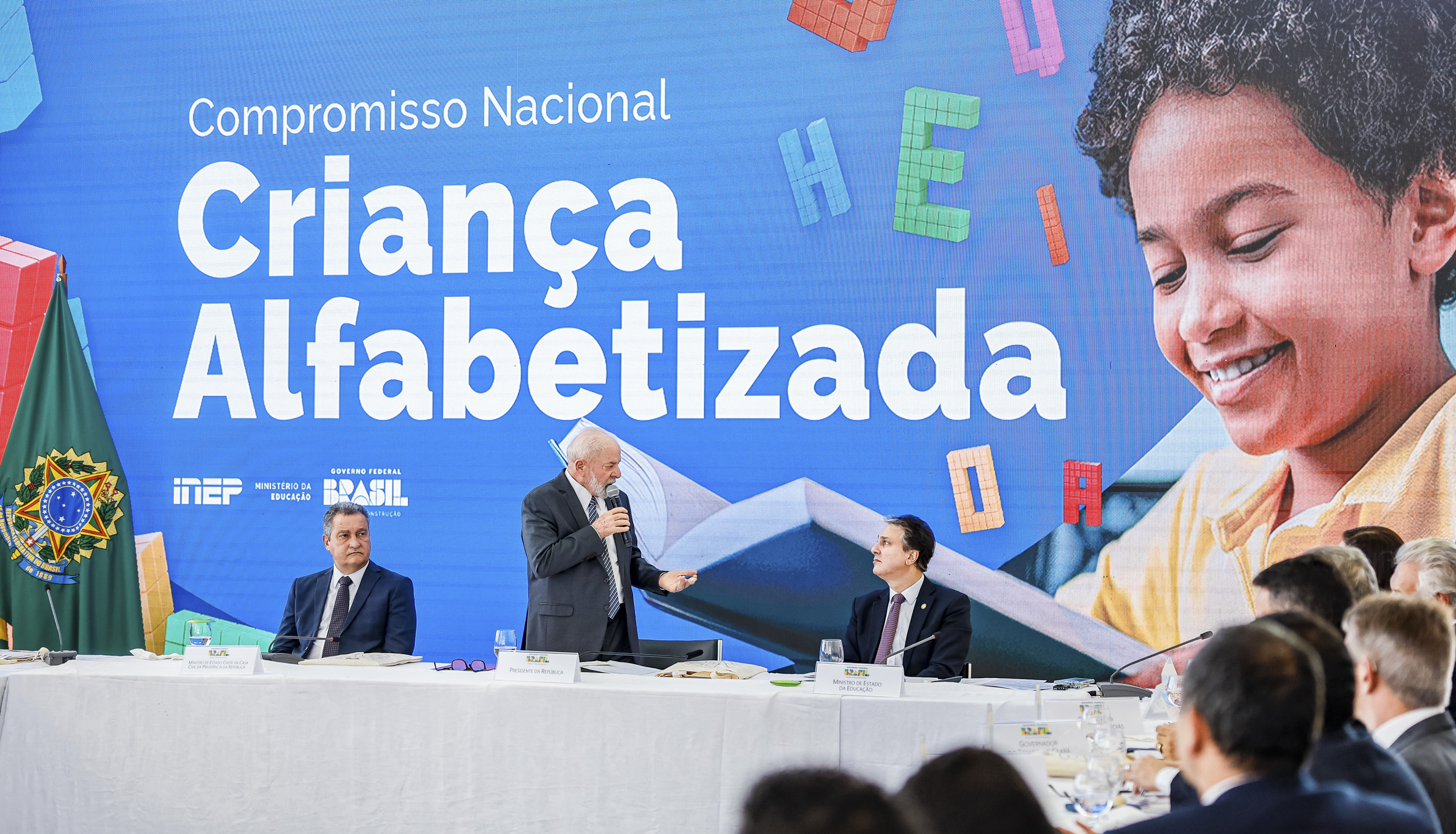 Lula dará prêmio a estados e municípios por alfabetização na idade certa
