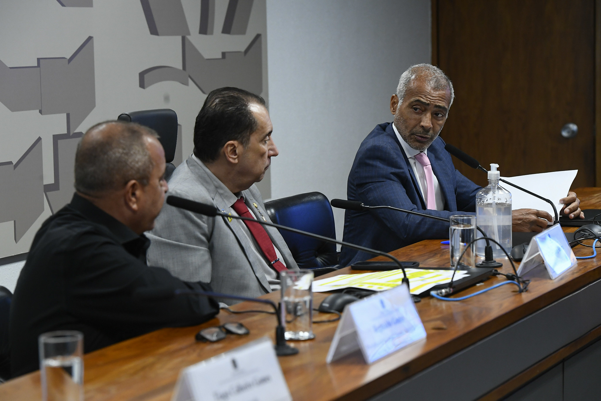 Relatório de CPI das Apostas pede indiciamento de tio de craque da seleção