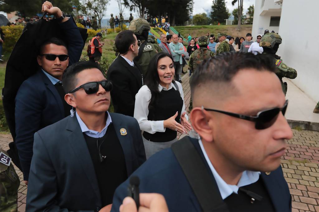 Justiça eleitoral do Equador suspende direitos políticos de vice-presidente