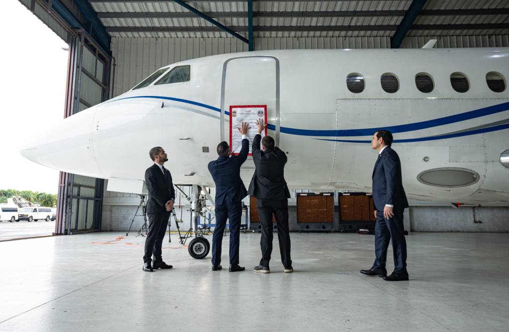 Venezuela acusa EUA de ‘roubo flagrante’ por confisco de segundo avião do governo