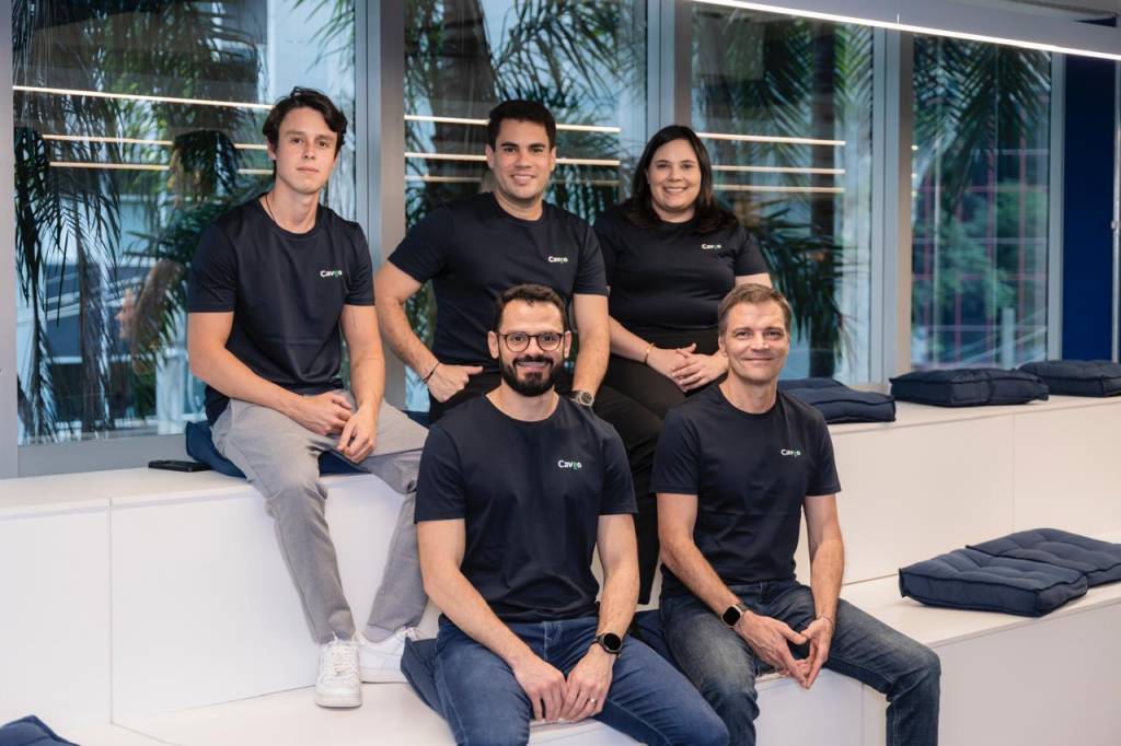 Startup Caveo lança conta digital com IA no WhatsApp para médicos