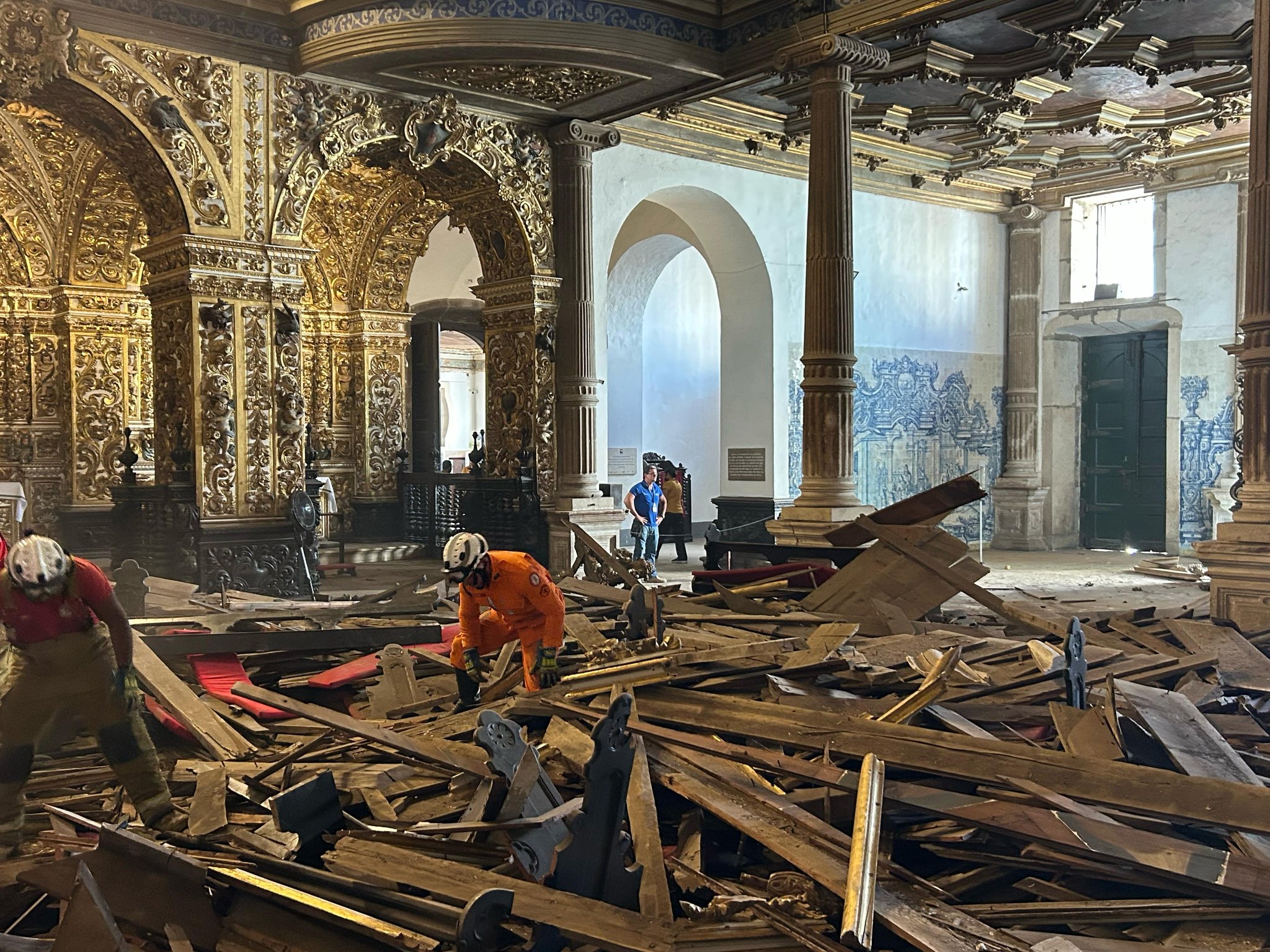 Teto de ‘Igreja de Ouro’ desaba em Salvador e turista de 26 anos morre