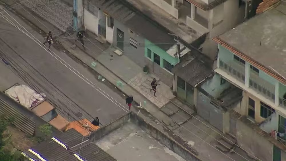 Comando Vermelho cobra ‘taxa de barricada’ e ‘pedágio’ de moradores em Jacarepaguá