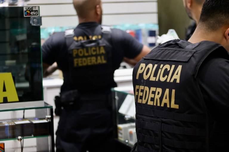 PF cumpre mandados em RJ e MG contra políticos bolsonaristas por corrupção na eleição de 2024
