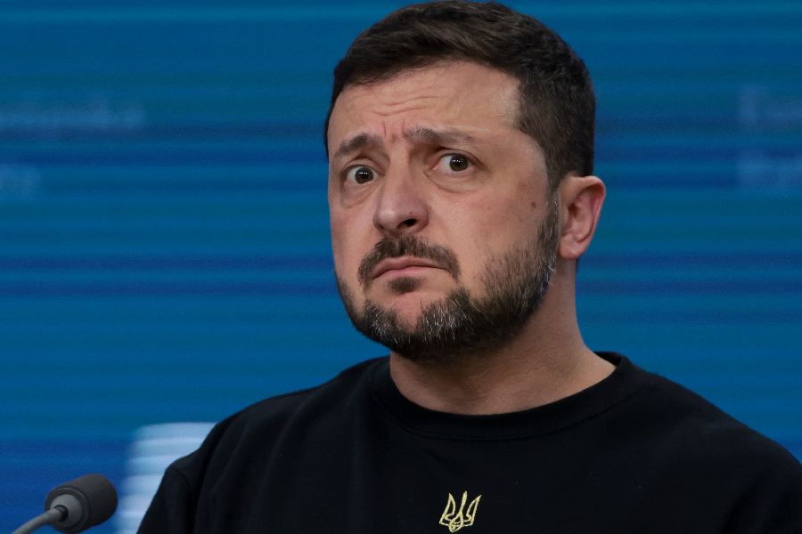 Após medida controversa, confiança em Zelensky atinge pior patamar em meses