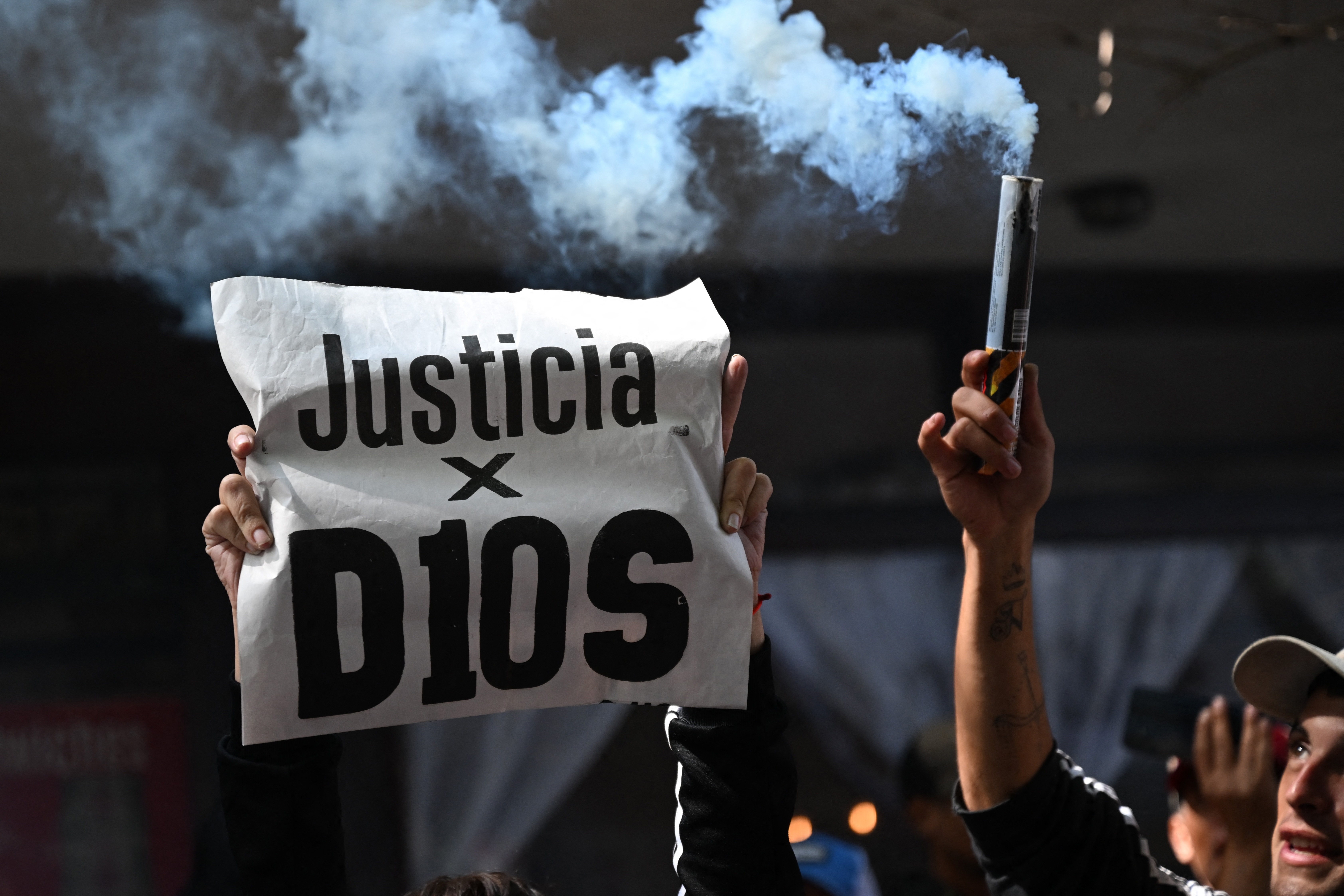 Começa julgamento sobre responsabilidade de equipe médica na morte de Maradona