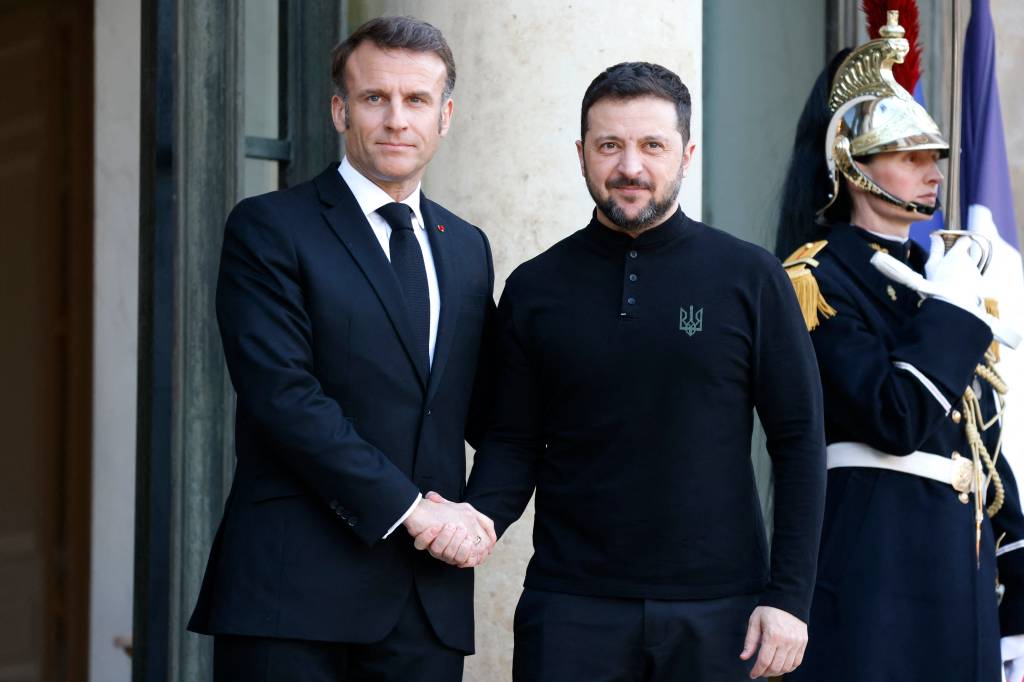 Macron rejeita exigências russas para fim da guerra na Ucrânia e convoca líderes a Paris