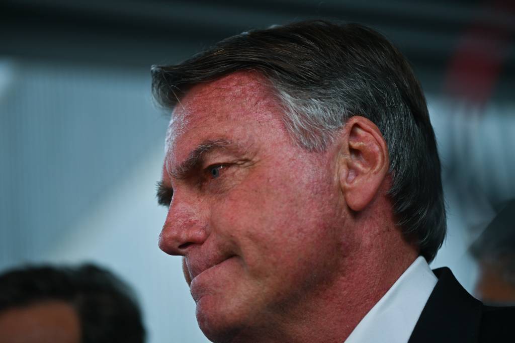 Pesquisa: 67% acham que Bolsonaro deve desistir de candidatura