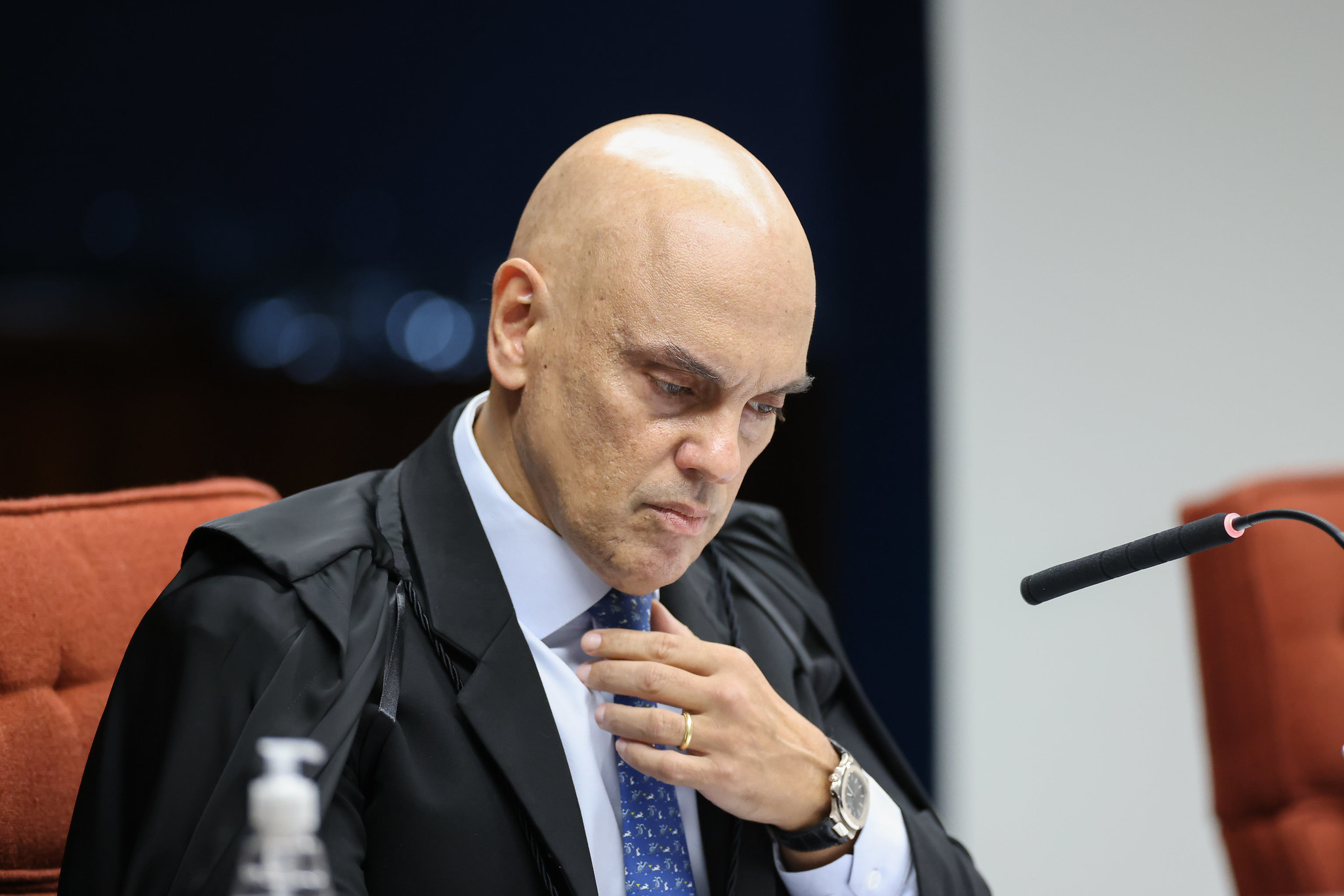 Advogado aciona MPF contra Alexandre de Moraes por uso de avião da FAB