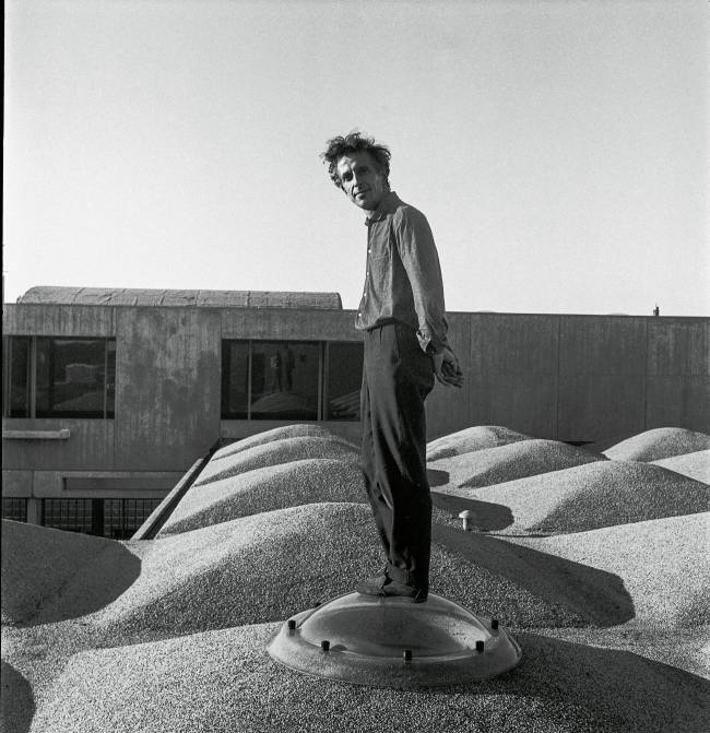 O arquiteto holandês Aldo Van Eyck