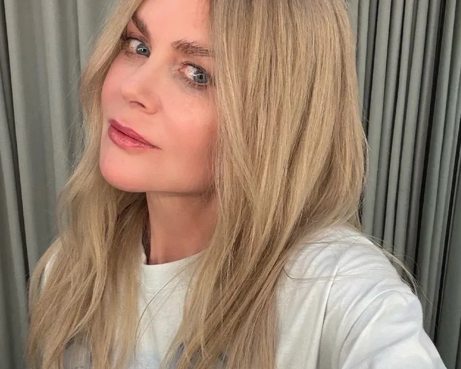 Nicole Kidman: camiseta com seu rosto, estilo banda de rock antiga