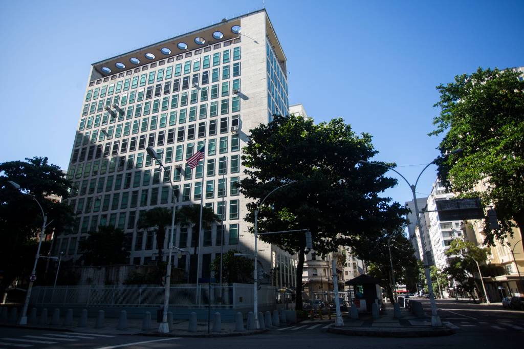 EUA planejam fechar consulados no exterior, incluindo no Brasil