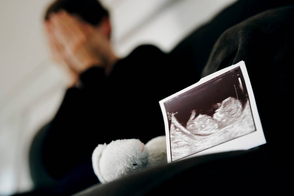 Pais que perderam filhos antes ou após o parto têm novos direitos; entenda
