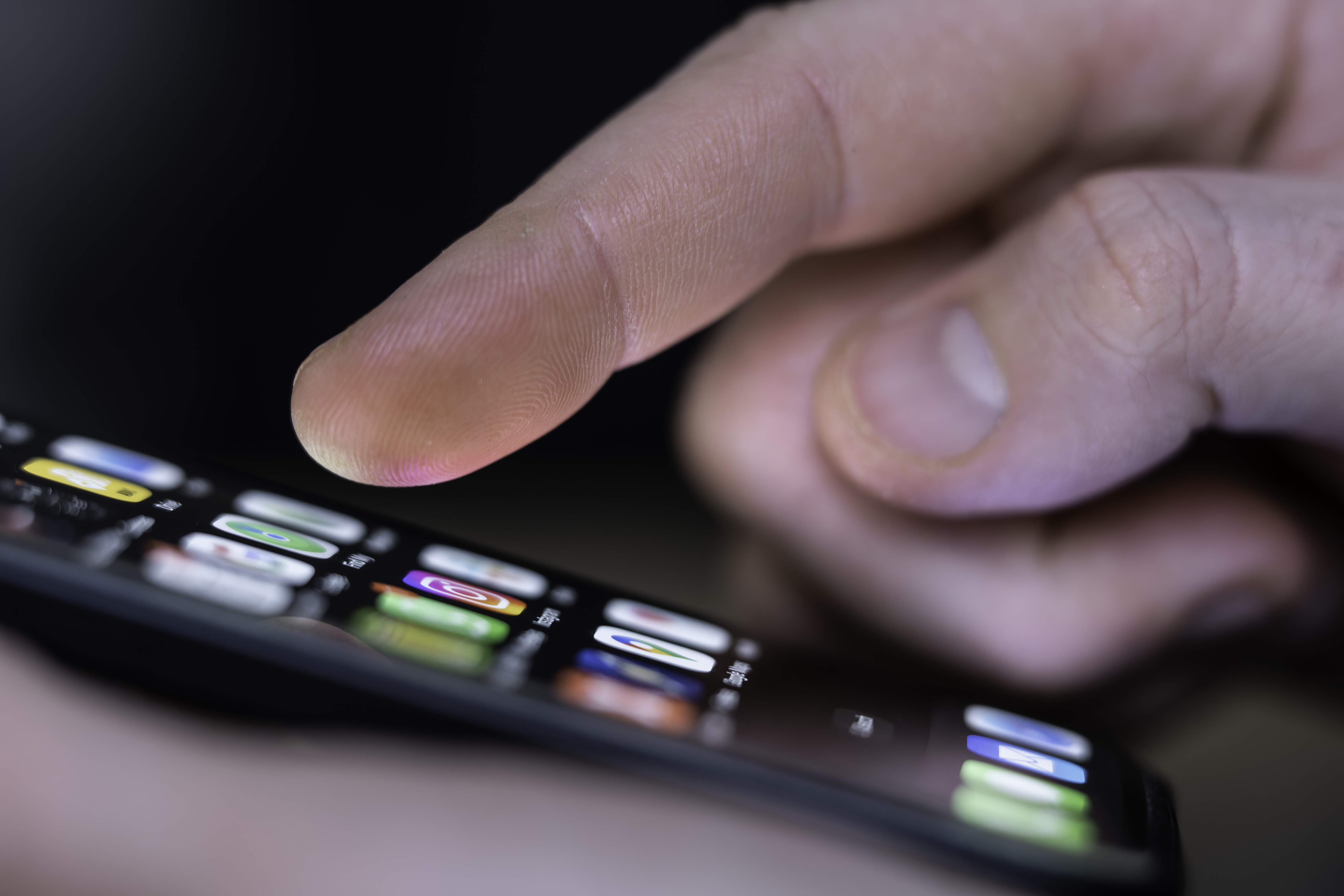 Apple vai resgatar tela curva em iPhone comemorativo