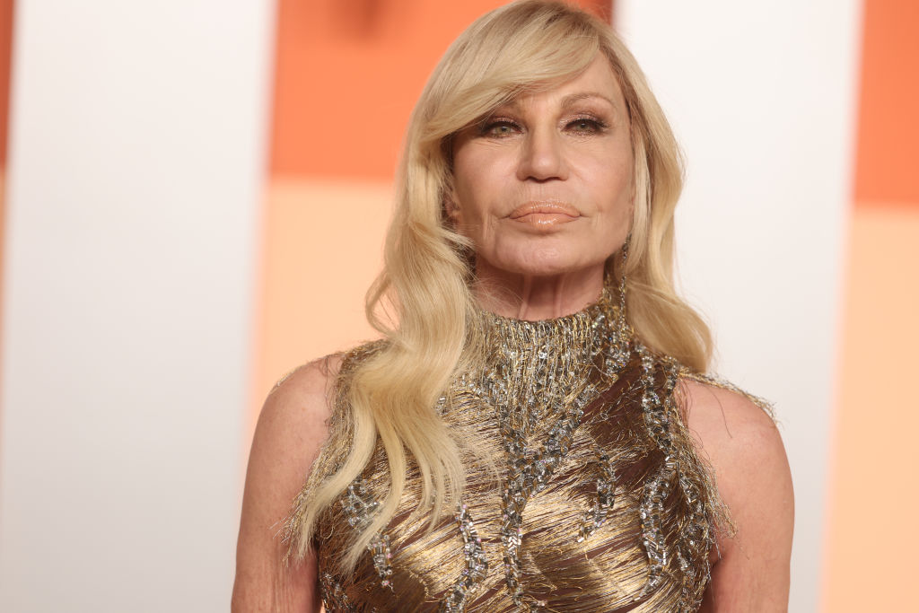 Prada compra Versace por US$ 1,4 bilhão