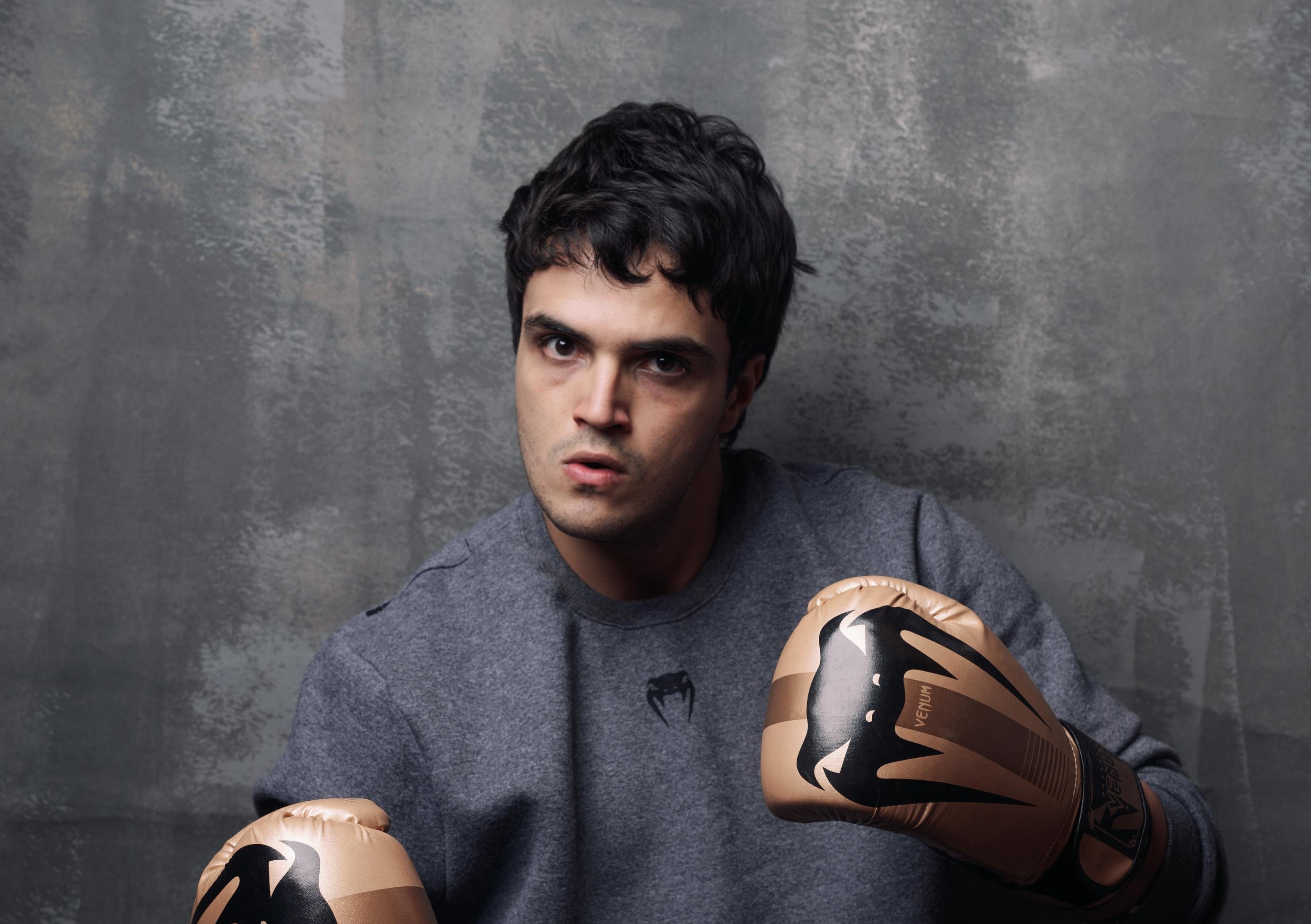 A preparação intensa de ator para viver Rocky Balboa no teatro