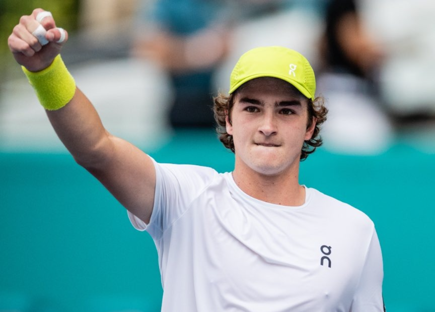 João Fonseca se recupera e vence de virada na estreia em Cincinnati