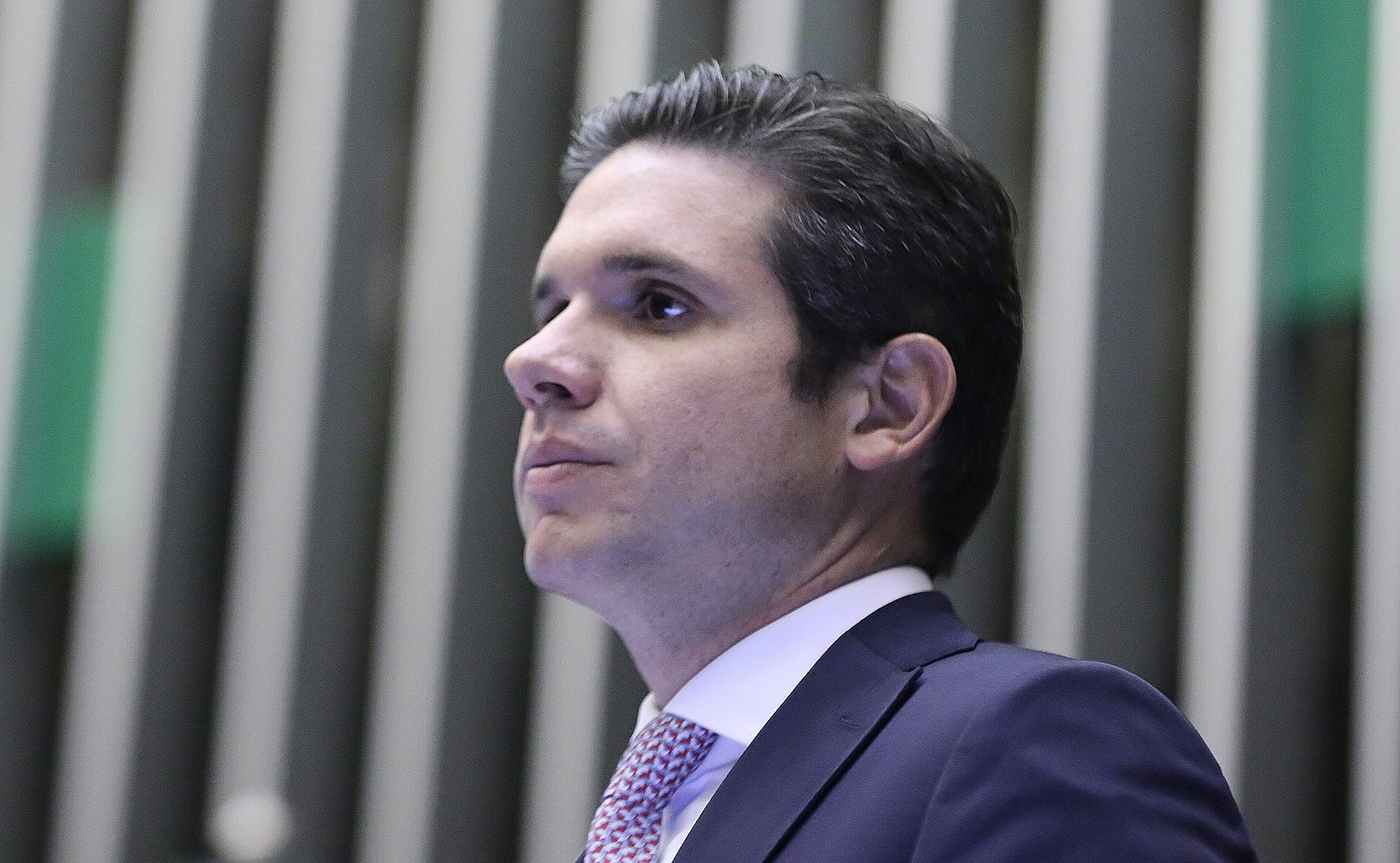 Acusações de traição à pátria marginalizam filho de Bolsonaro