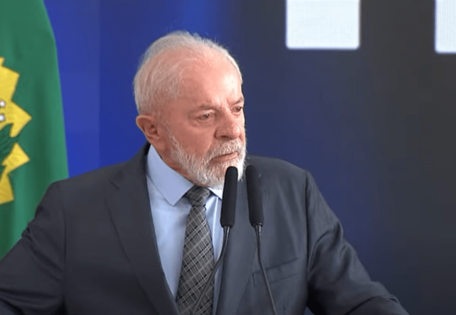 O presidente Lula, durante discurso na tarde desta quarta-feira (12)