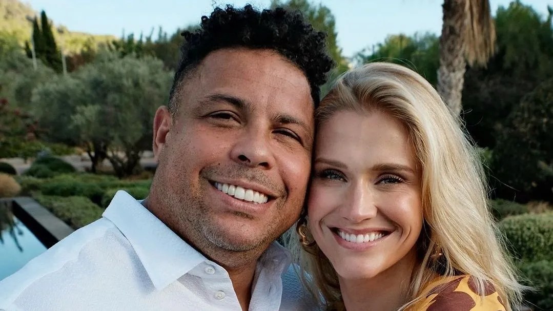 A revolta de mulher de Ronaldo com o Brasil: ‘Nojo’