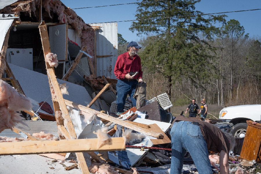 Tornados e tempestades de areia deixam 35 mortos em três dias nos EUA