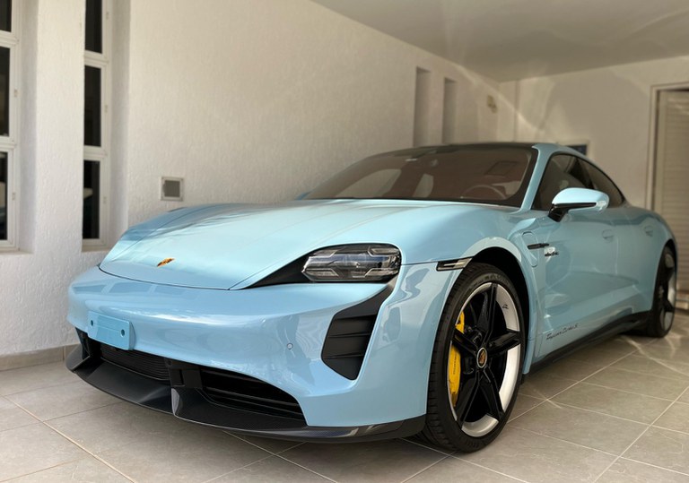 Porsche, Ferrari… PF apreende carros de luxo com alvos de operação