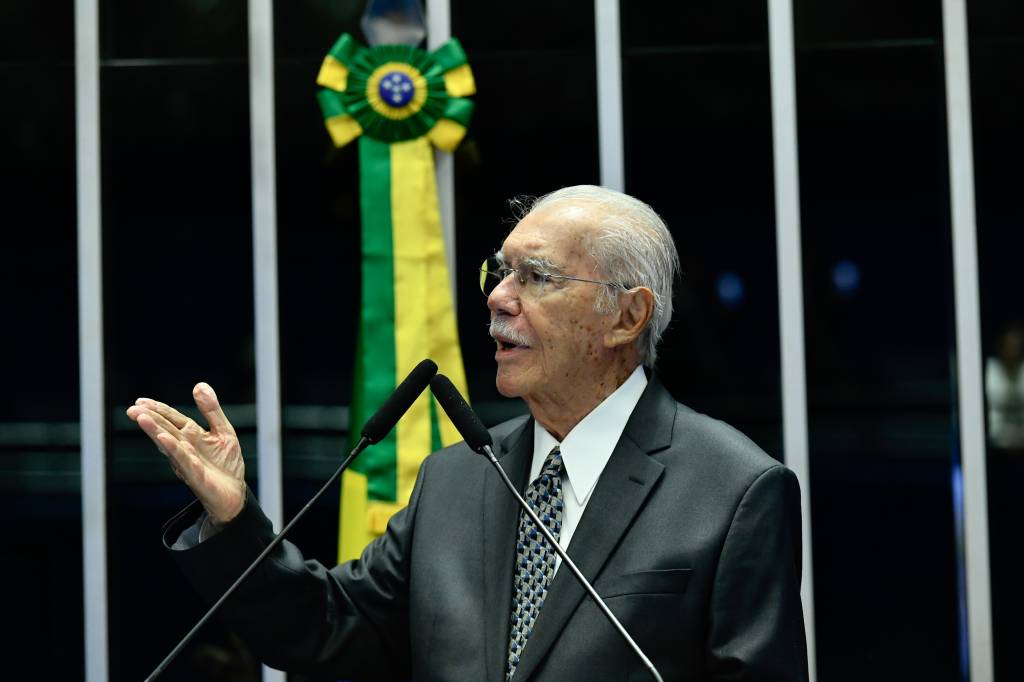 Ex-presidente José Sarney testa positivo para covid