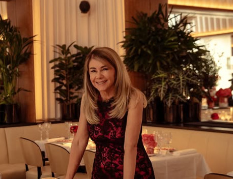 Após problema de preço com louças, Tania Bulhões lança coleção em Paris