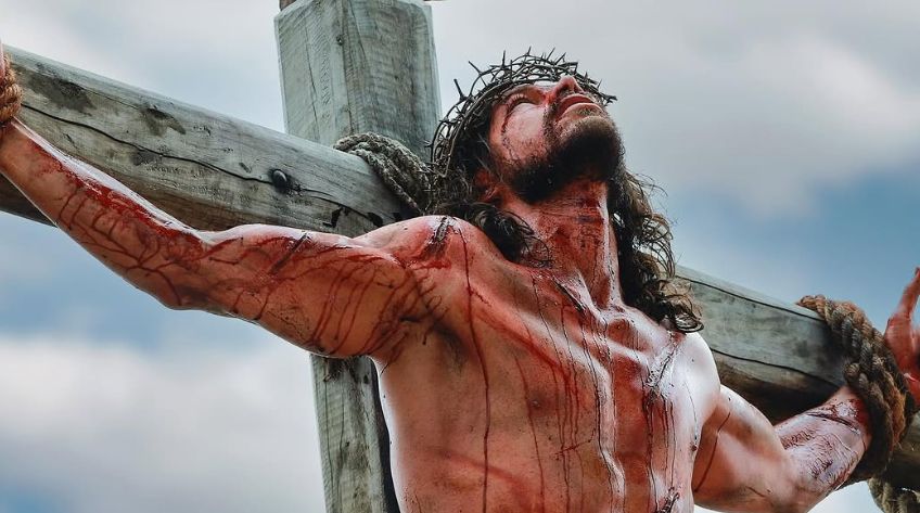 As imagens impressionantes de José Loreto como Jesus na ‘Paixão de Cristo’